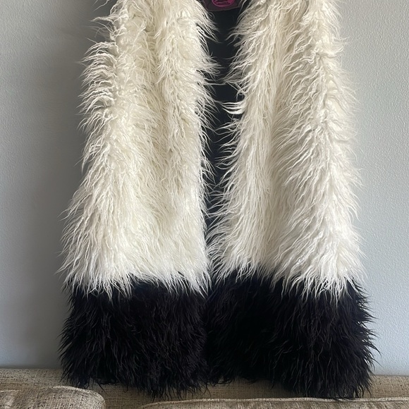 Black and White Faux Fur Vest - Picture 2 of 7